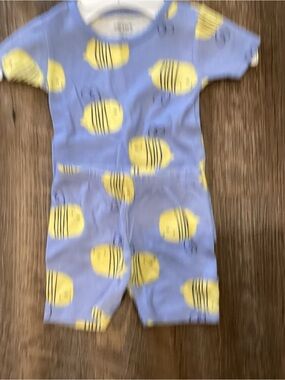 Carters blue and yellow bee graphic short set